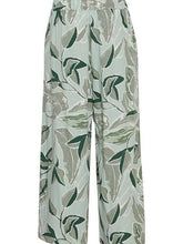 Load image into Gallery viewer, BYoung Joella Loose Fit Woven Printed Crop Trouser - Boutique on the Green