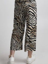 Load image into Gallery viewer, BYoung Joella Loose Fit Woven Printed Crop Trouser - Boutique on the Green