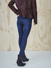 Load image into Gallery viewer, BYoung Lola Stretch Jeans - Boutique on the Green