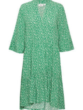 Load image into Gallery viewer, Saint Tropez Eda Jelly Bean Ditsy printed dress with elbow fluted sleeves and tiered design, featuring a green floral pattern.