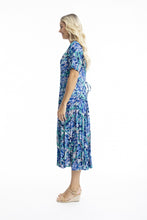 Load image into Gallery viewer, Orientique Cayman Blue Print Crinkle Short Sleeve Godet Midi Dress
