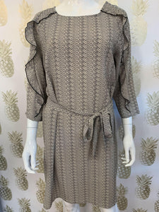 Zigzag dot print woven tunic sits above the knee with 3/4 sleeve frill detail & waist tie - Boutique on the Green 