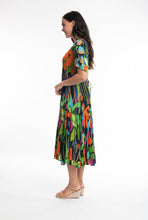 Załaduj obraz do przeglądarki galerii, Orientique Nicossia Print Crinkle Short Sleeve Godet Midi Dress
