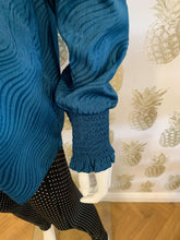 Load image into Gallery viewer, Blue wavy textured woven top loose fit with long sleeve &amp; elasticated detail cuff
