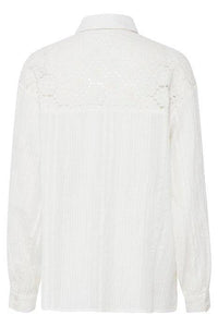 Koszula BYoung Ibisa w kolorze złamanej bieli, z czystej bawełny, z długim rękawem i szczegółami wykonanymi na szydełku