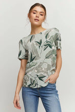 Load image into Gallery viewer, BYoung Joella Short Sleeve Spun Viscose Woven Top With Back Pleat Detail
