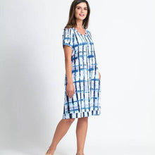 Załaduj obraz do przeglądarki galerii, Dżersejowa sukienka z czystej bawełny w niebiesko-białą kratkę Foil Majorca
