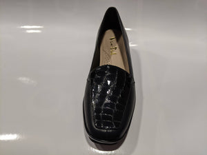 Komfortowe buty na koturnie ze skóry o północy, lakierowanej w stylu krokodyla