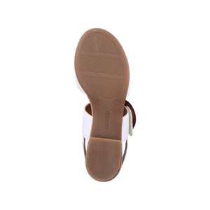 Sandały Remonte z białym skórzanym podwójnym paskiem na rzep i odkrytymi palcami na obcasie klockowym