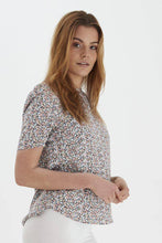 Load image into Gallery viewer, BYoung Short Sleeve Rose Ditsy Woven Top
