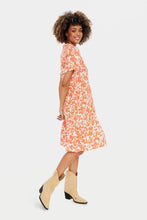 Load image into Gallery viewer, Saint Tropez Eda Tigerlily Floral Short Sleeve Tiered Printed Dress
