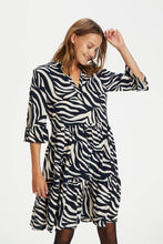Load image into Gallery viewer, Saint Tropez Edasz Elbow Fluted Sleeve Tiered Printed Dress
