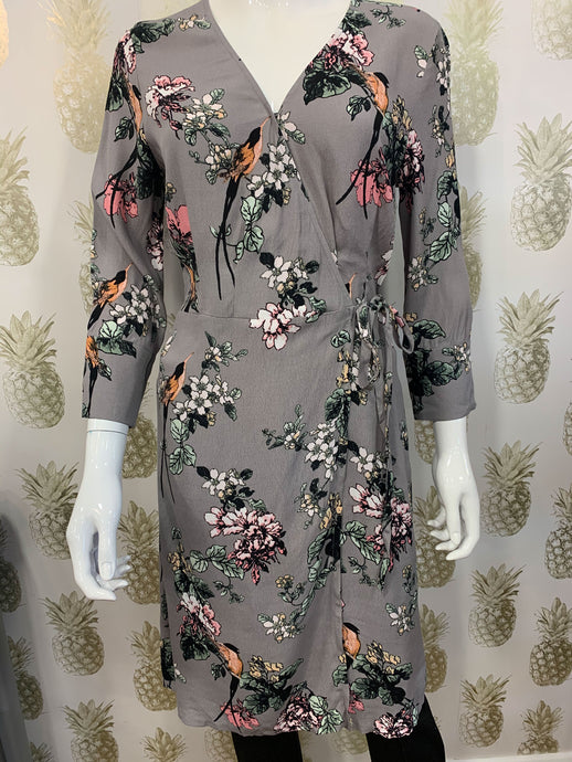 Grey floral & bird print wrap dress with side tie & 3/4 sleeve, regular fit - Boutique on the Green