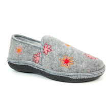 Load image into Gallery viewer, Camden Embroidered Flower Full Slipper - Boutique on the Green
