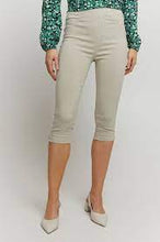 Load image into Gallery viewer, BYoung Dixi Stretch Capri Trouser - Boutique on the Green
