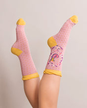 Load image into Gallery viewer, A-Z Bamboo Ankle Socks - J - Boutique on the Green
